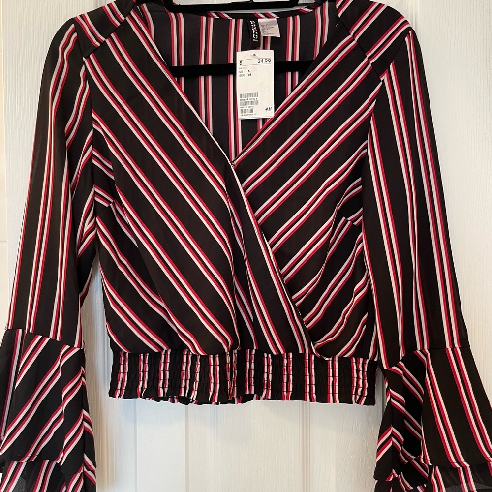H&M Black and Red Bell Sleeve Crop Blouse